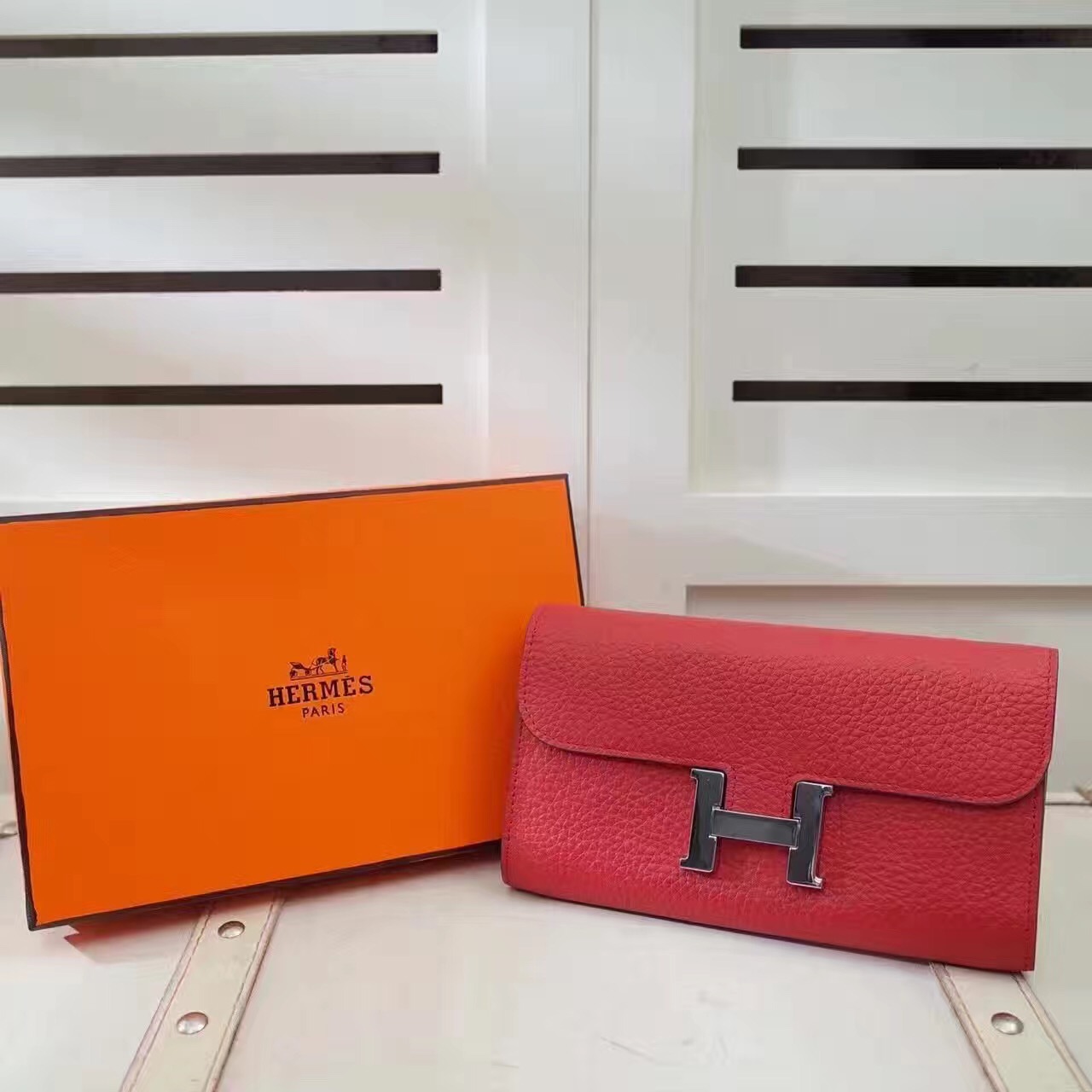 Гермес 16. Hermes Constance Wallet мужской. Hermes Constance оранжевая. Слинг Эрмес. Hermes Constance long Wallet.